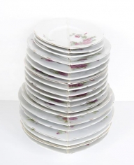 Nazgol Ansarinia, Mendings (plate), 2012, China plates, glue,&nbsp;Dimensions&nbsp;variable